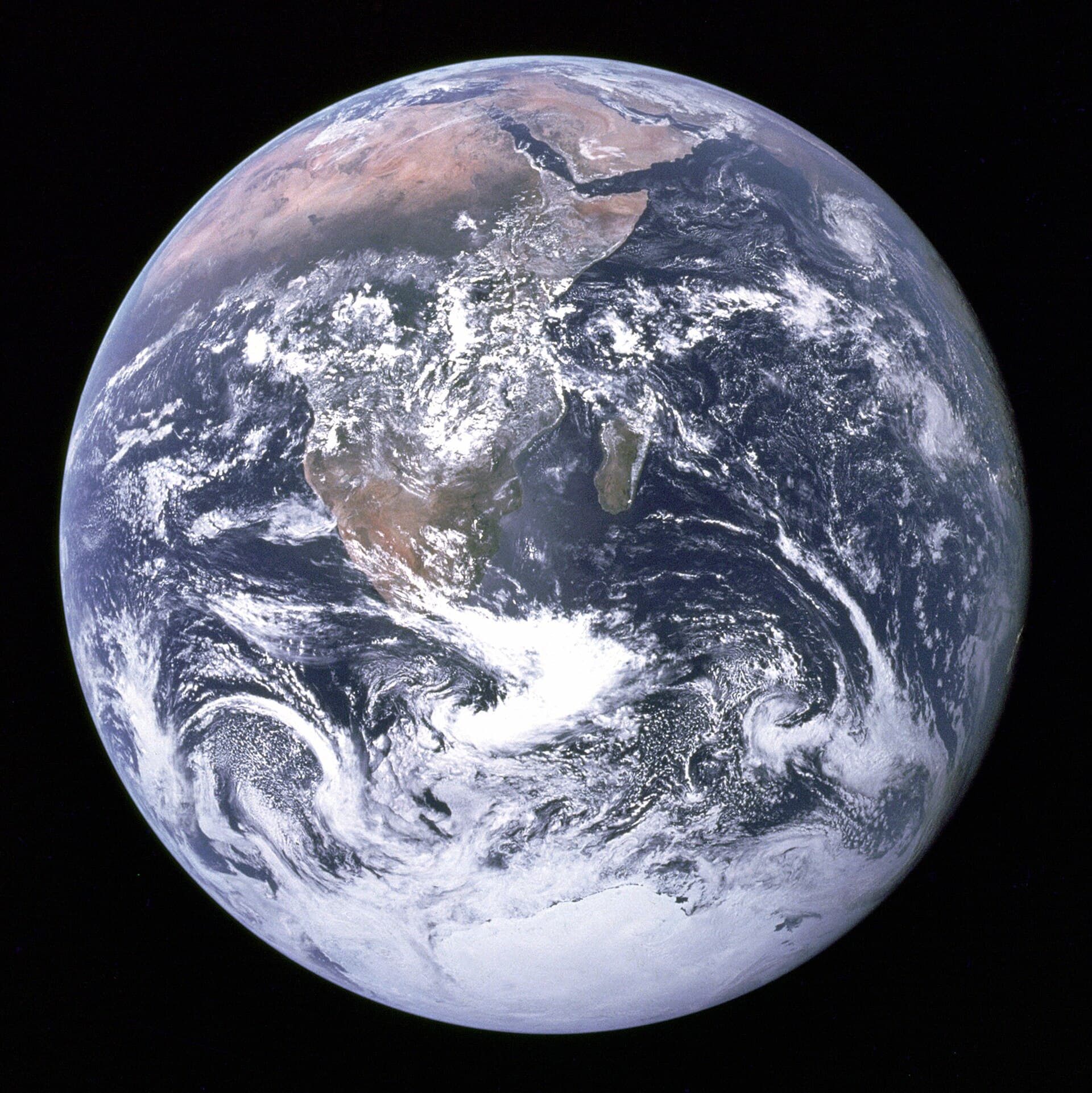 La Terre photographiée en entier par les astronautes d’Apollo 17 en 1972
